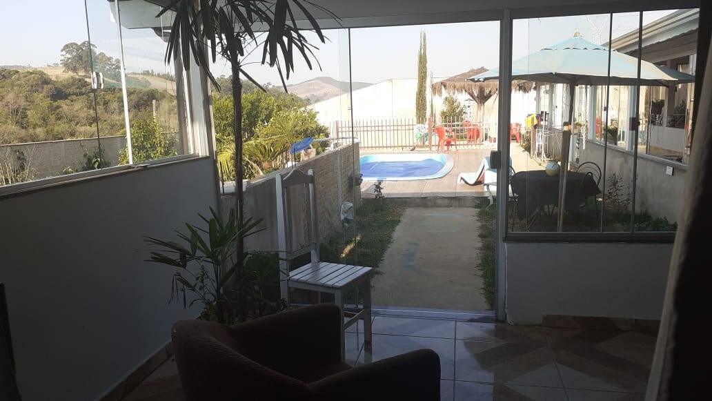 Chácara, 3 quartos, 260 m² - Foto 1