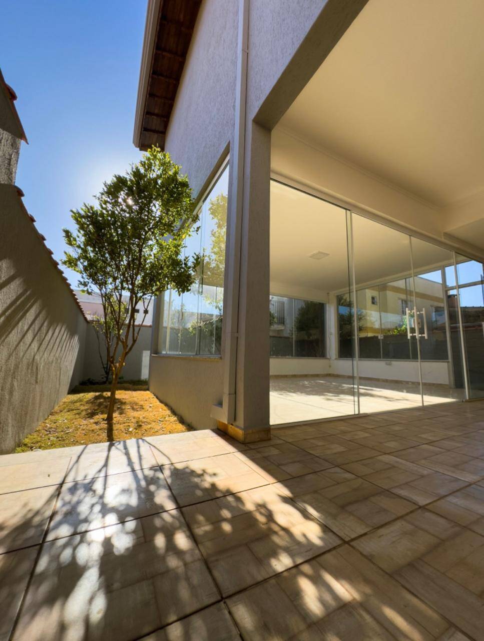 Casa, 3 quartos, 243 m² - Foto 1